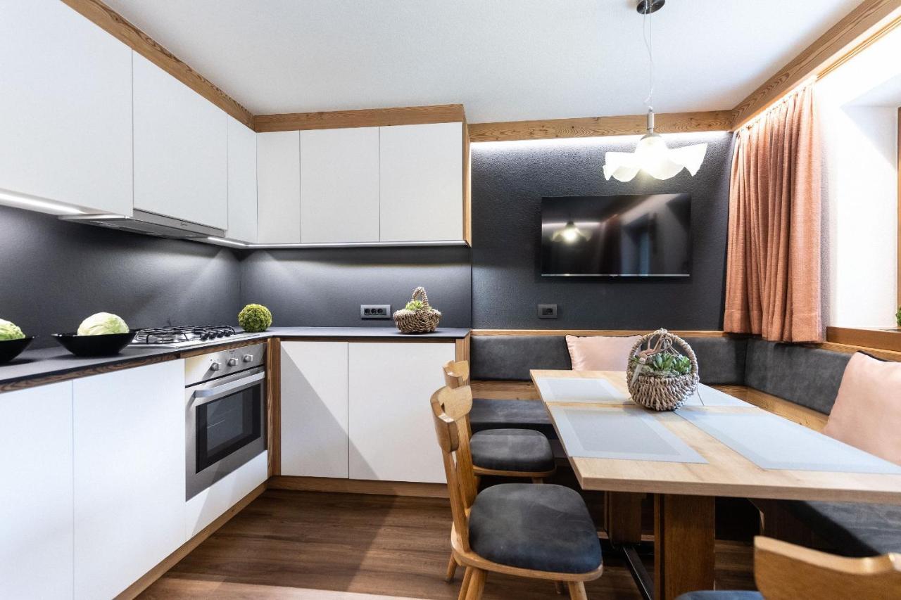 Ciasa Rosra Apartment La Villa  Bagian luar foto