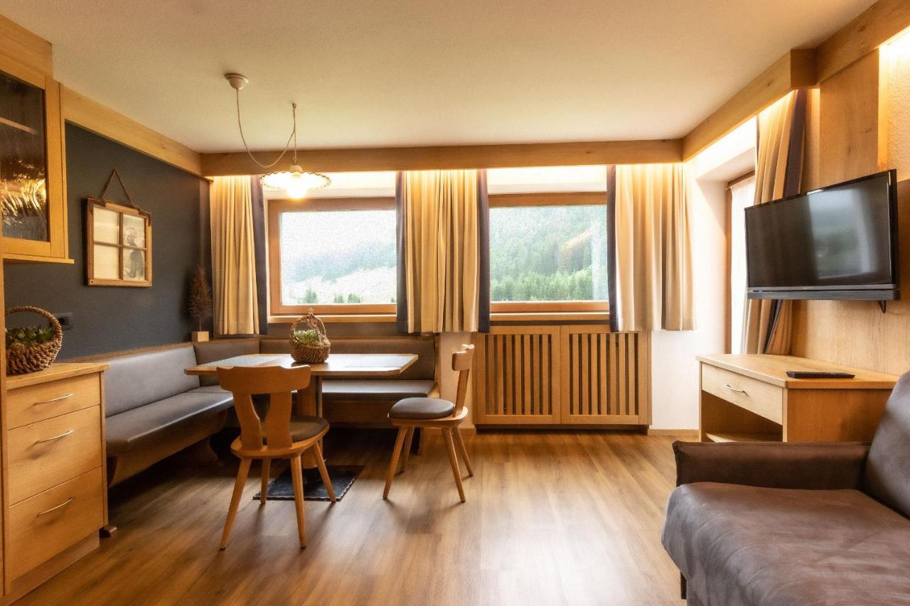Ciasa Rosra Apartment La Villa  Bagian luar foto