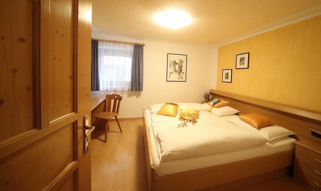 Ciasa Rosra Apartment La Villa  Ruang foto